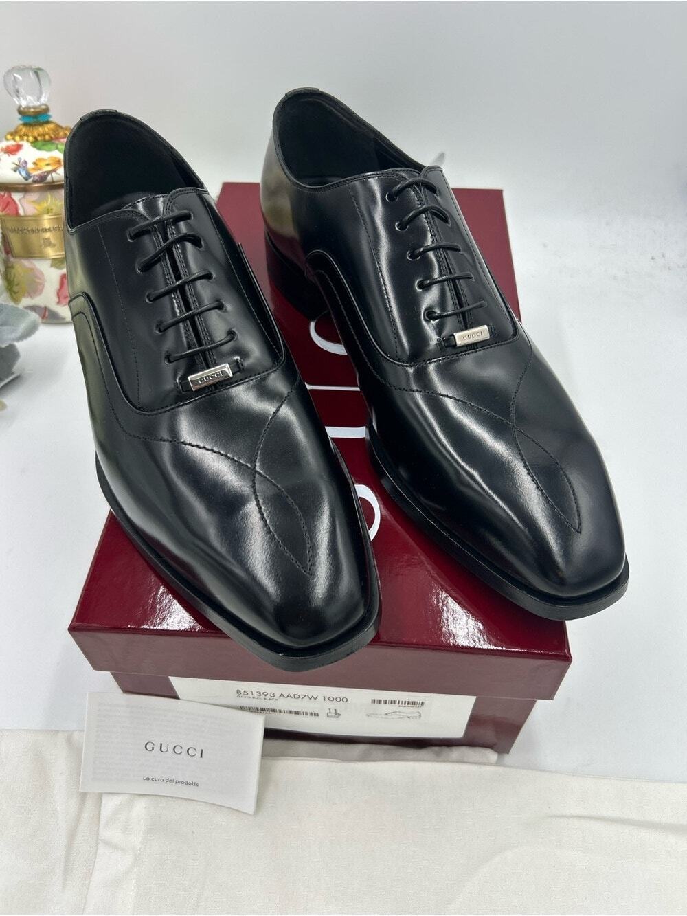 Men's Gucci, leather lace up dress shoes with silver tone branding size 11 Italy